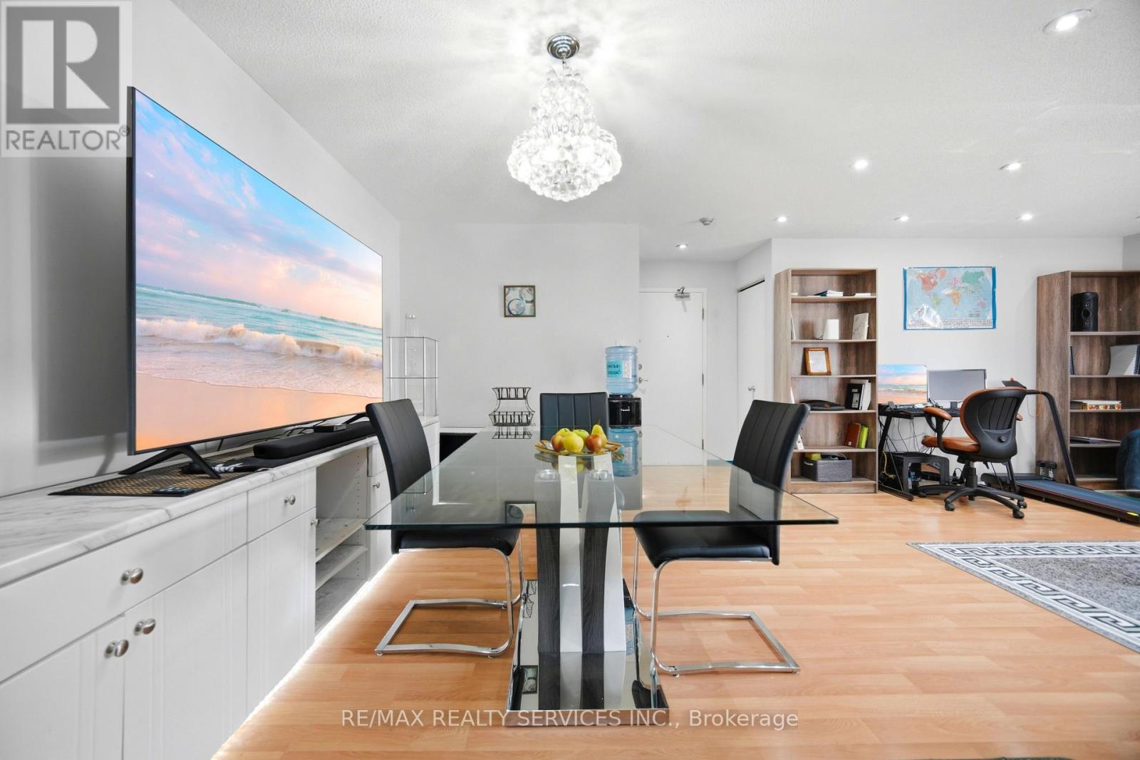 #110A 211 FORUM DRIVE - 11