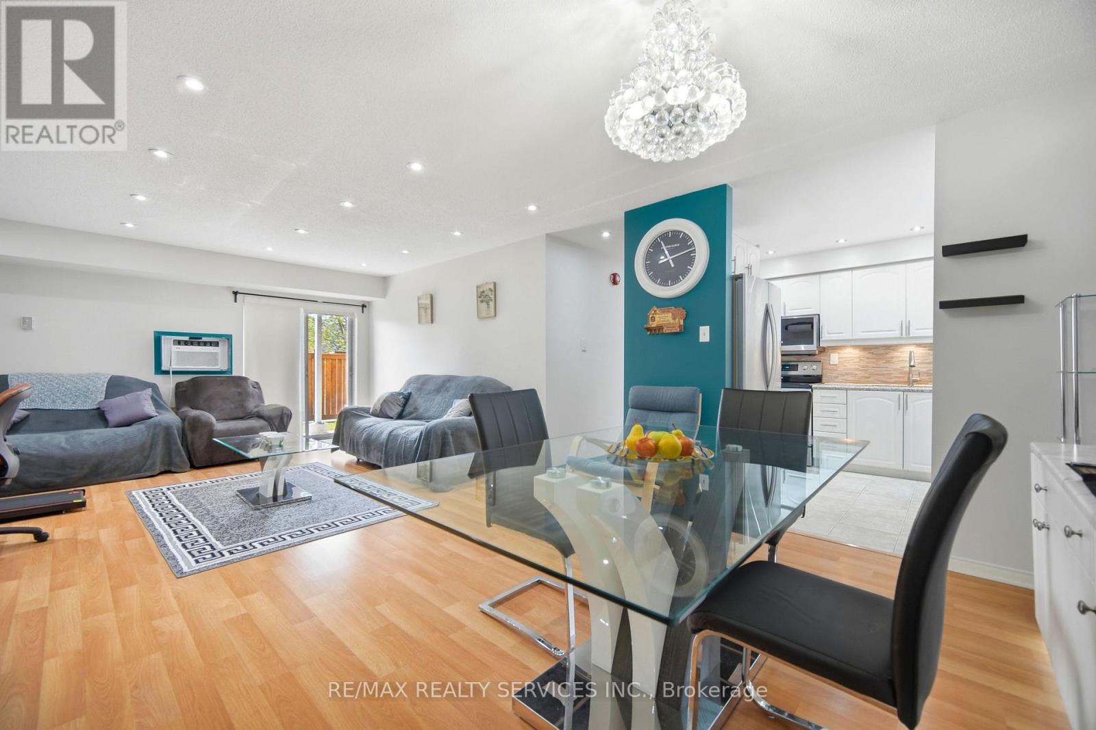 #110A 211 FORUM DRIVE - 12
