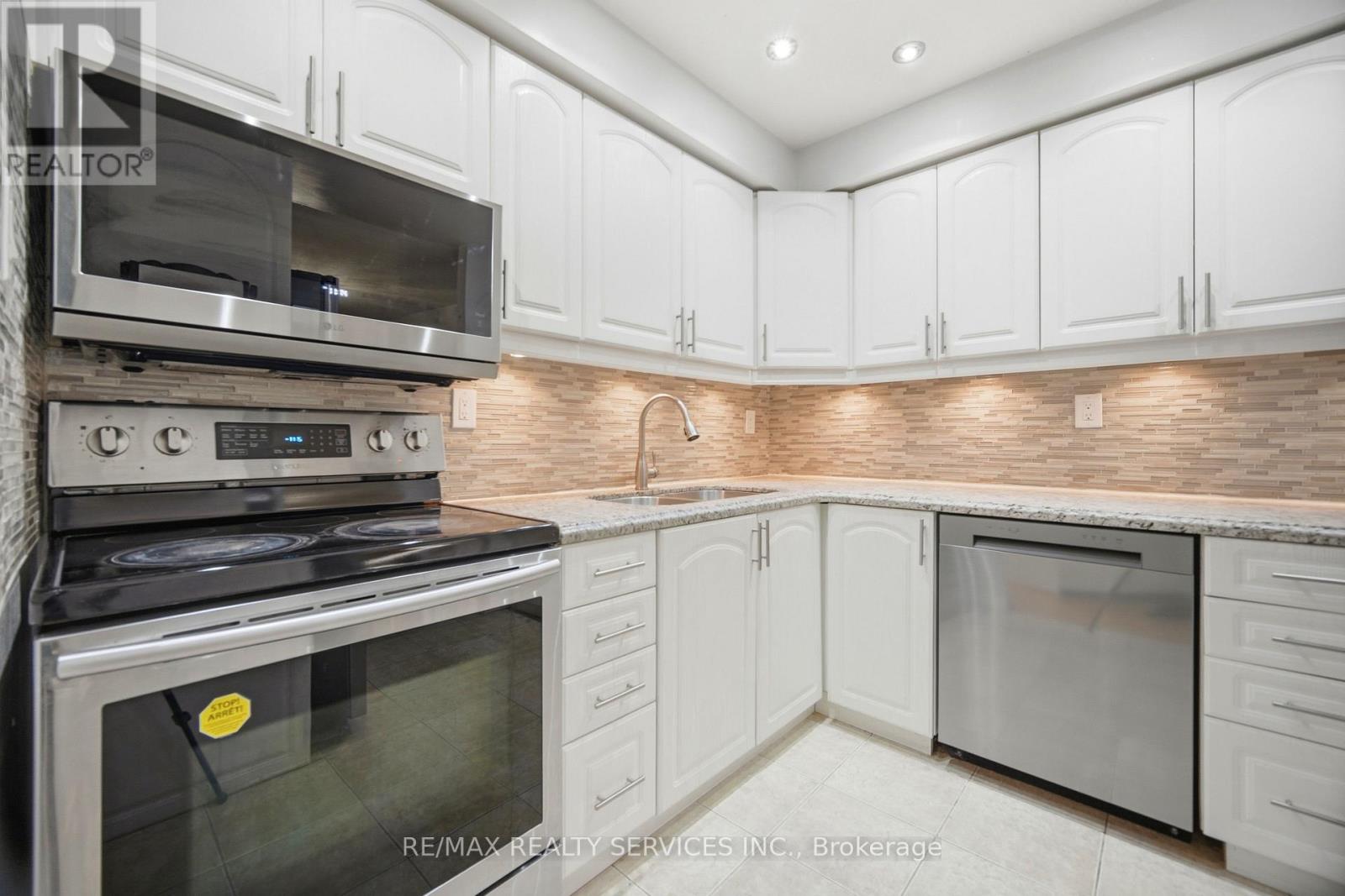 #110A 211 FORUM DRIVE - 15