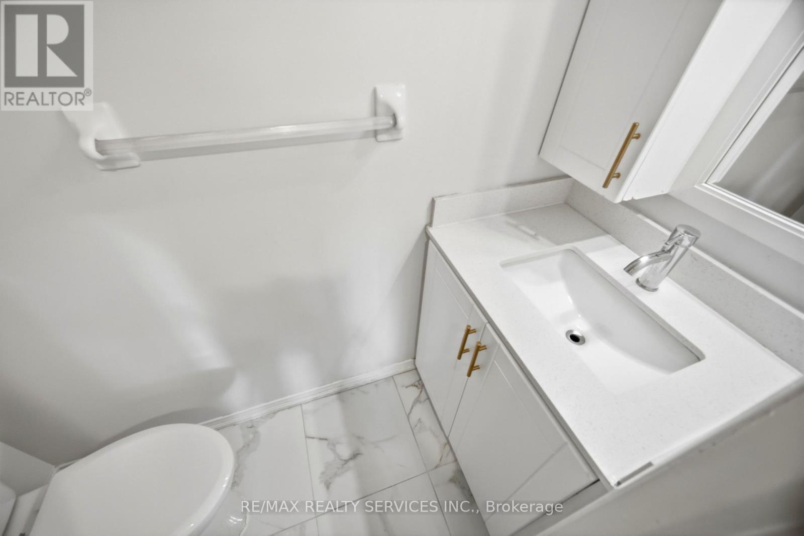 #110A 211 FORUM DRIVE - 21