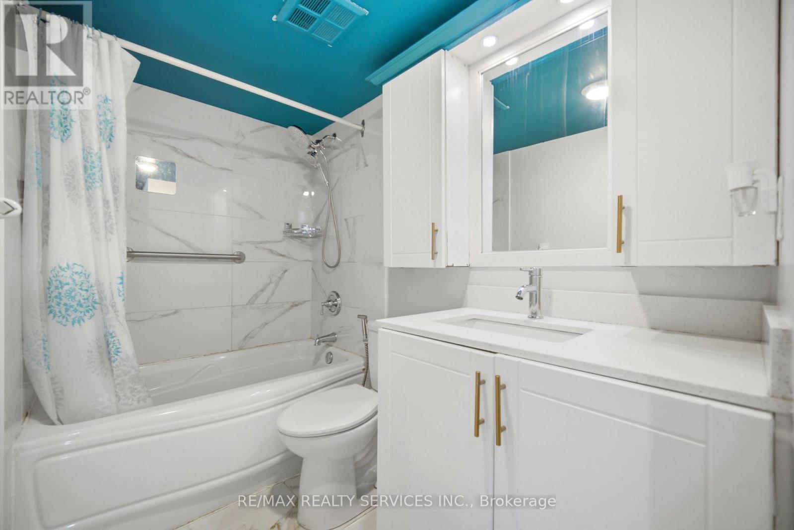 #110A 211 FORUM DRIVE - 24