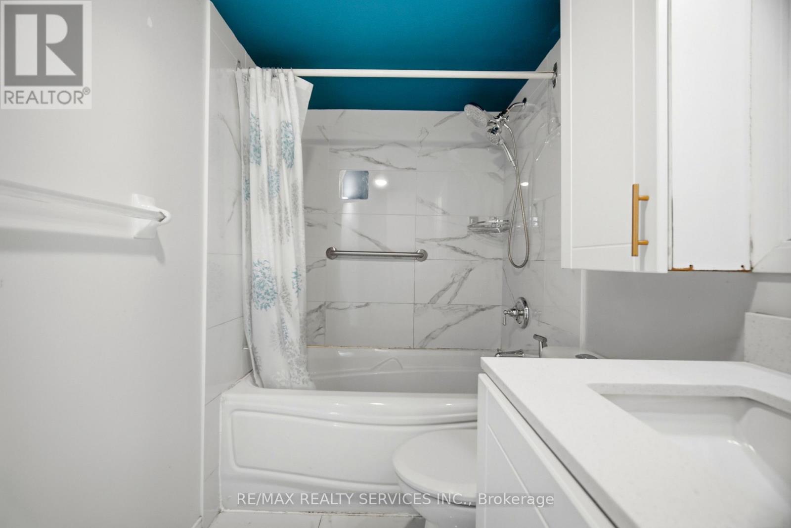 #110A 211 FORUM DRIVE - 25