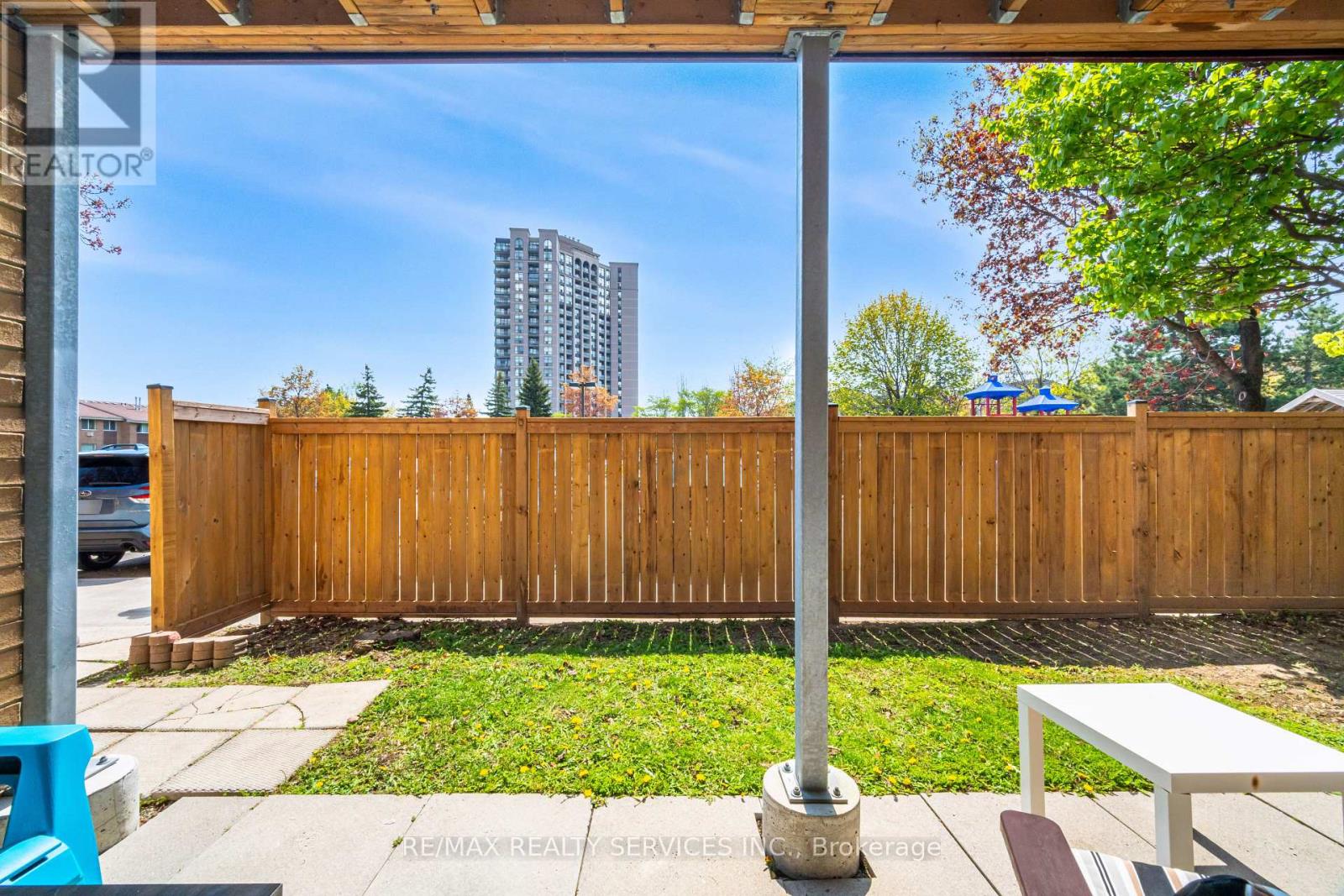 #110A 211 FORUM DRIVE - 27