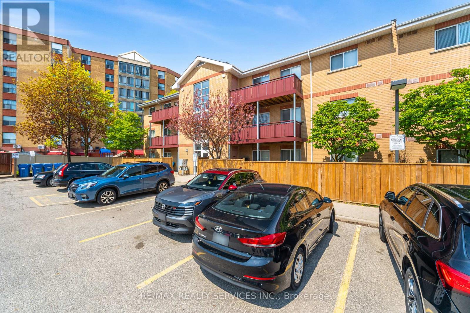 #110A 211 FORUM DRIVE - 33