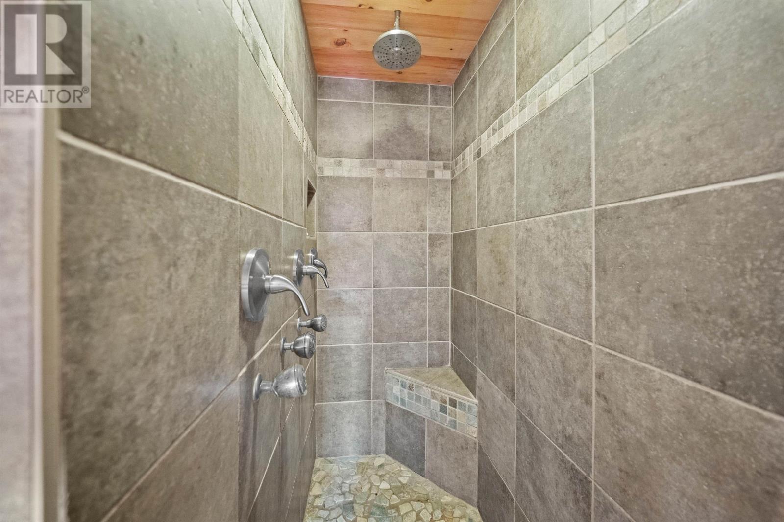 122 Travalot Drive - 36