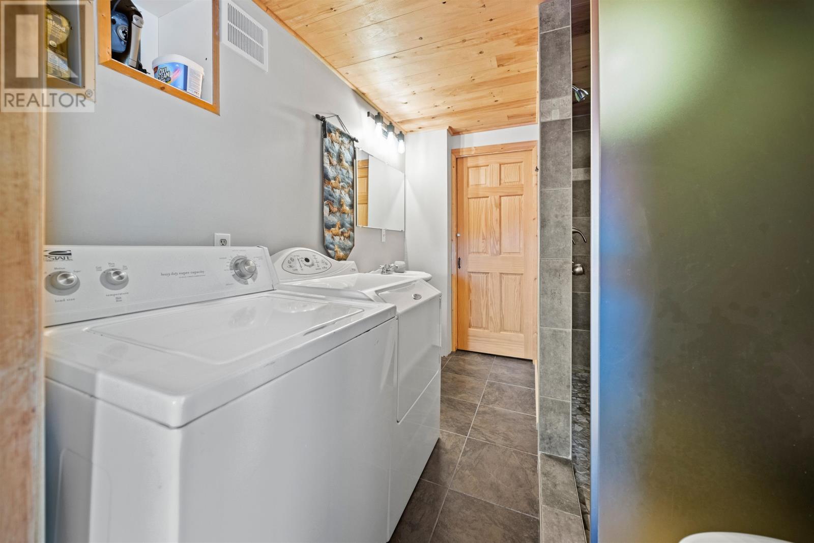 122 Travalot Drive - 37