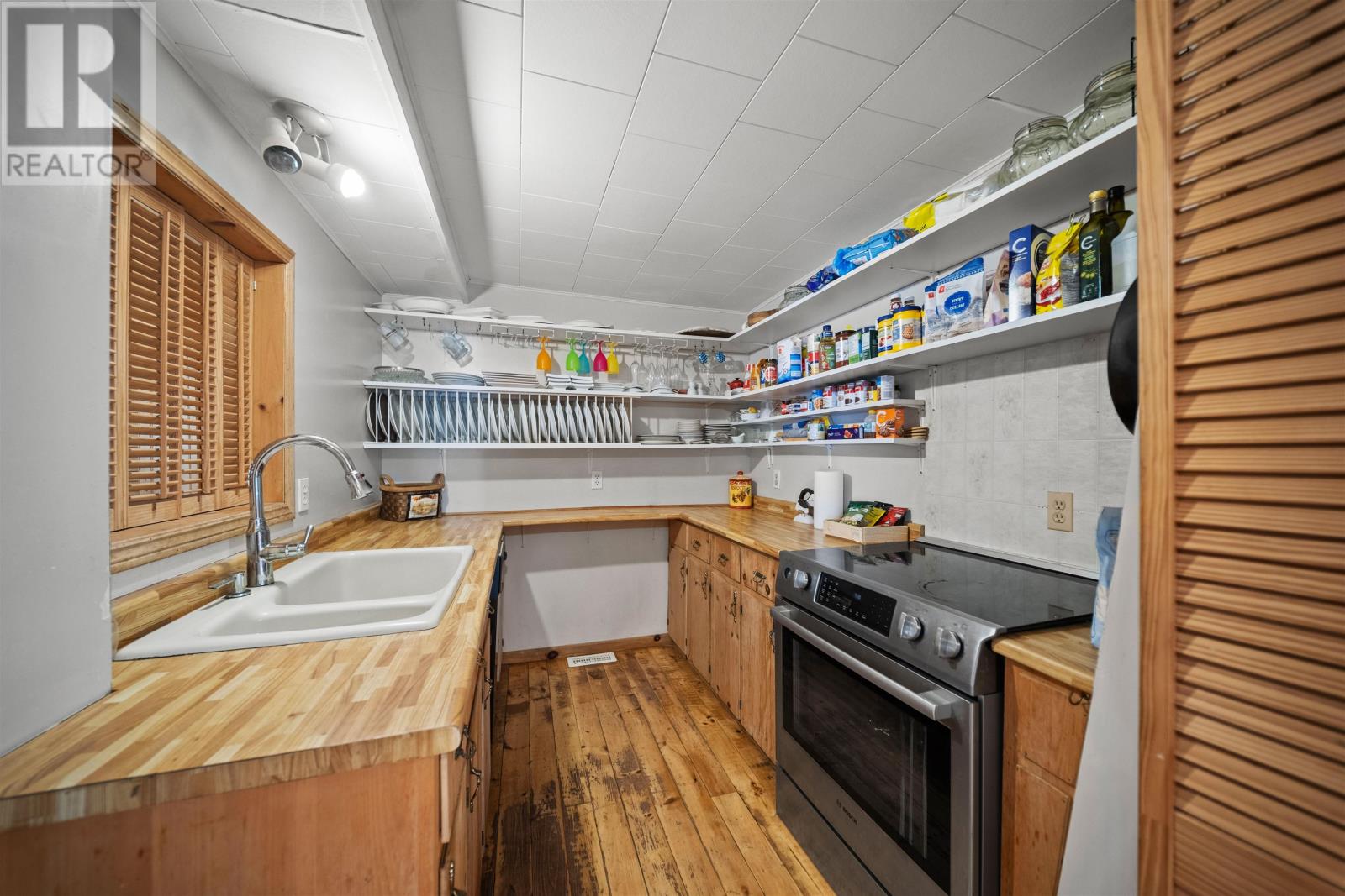 122 Travalot Drive - 9
