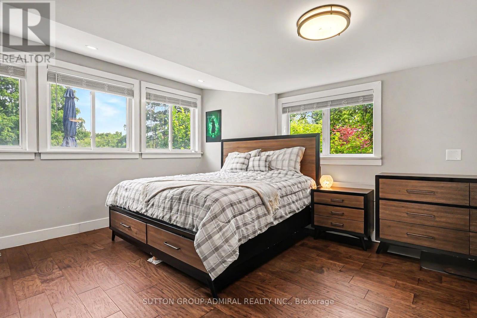 406 STIRLING AVENUE S - 10