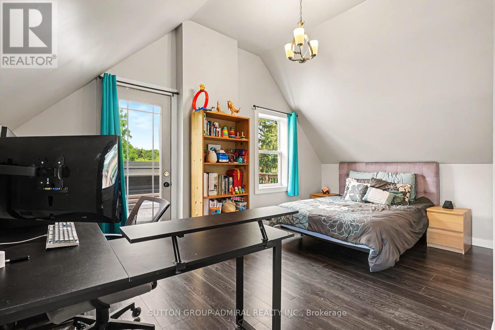 406 STIRLING AVENUE S - 13