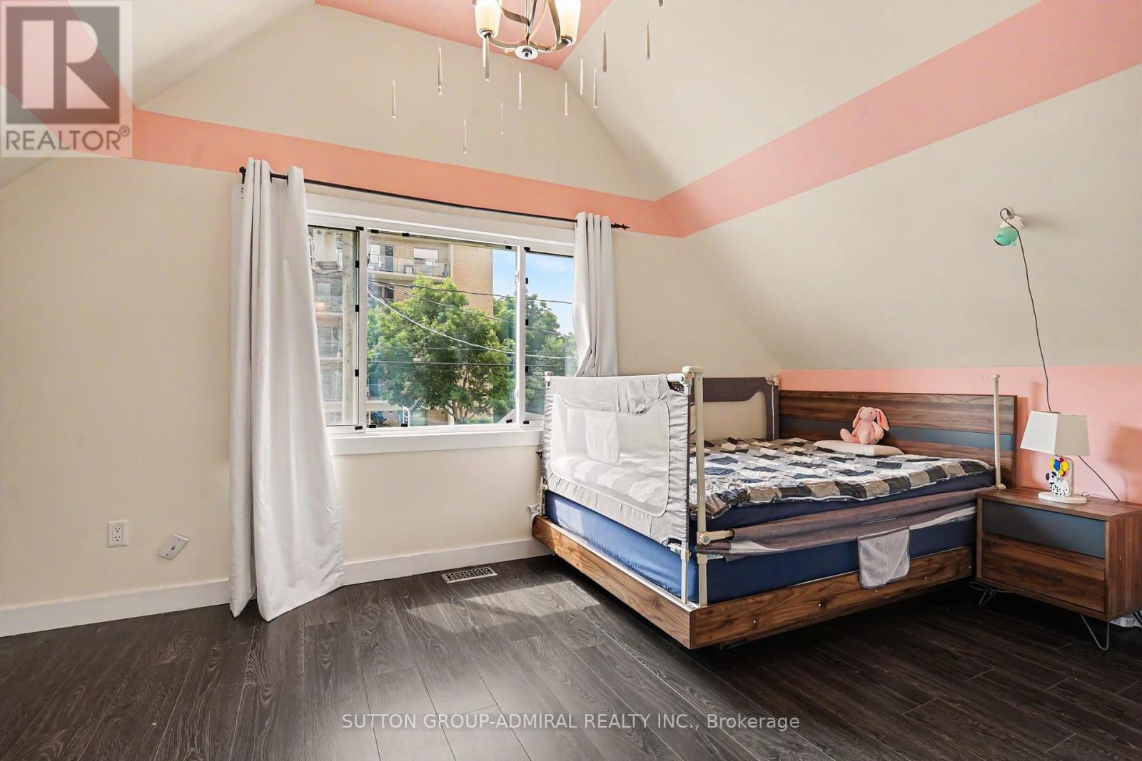 406 STIRLING AVENUE S - 15