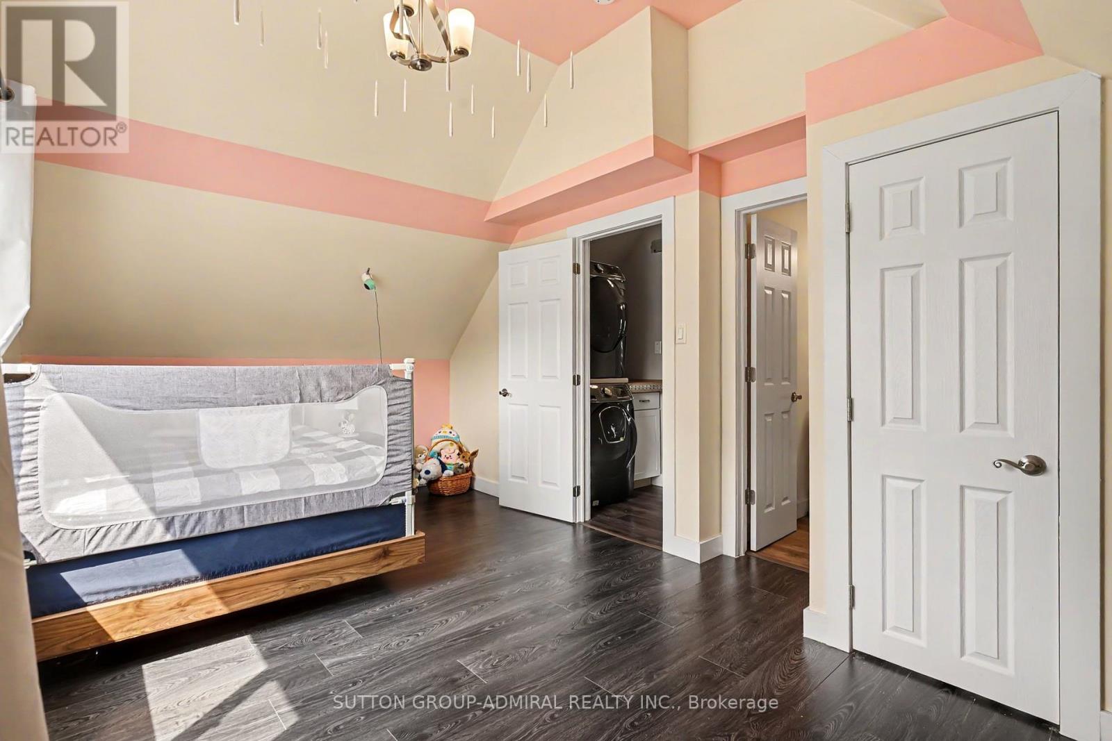406 STIRLING AVENUE S - 16