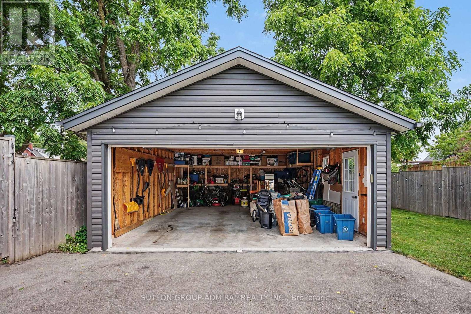 406 STIRLING AVENUE S - 23