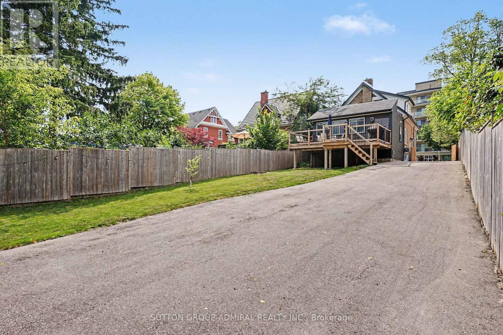 406 STIRLING AVENUE S - 26