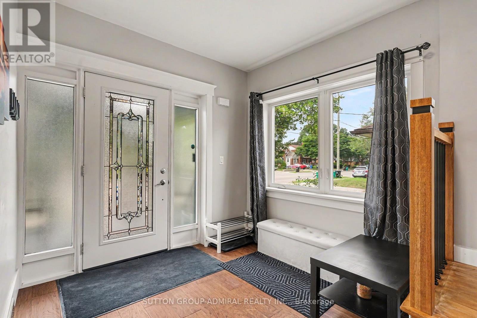 406 STIRLING AVENUE S - 3