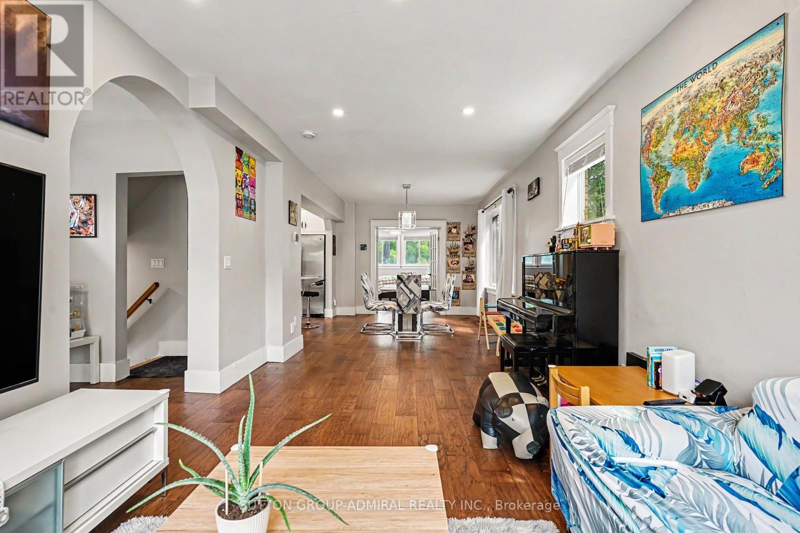 406 STIRLING AVENUE S - 5