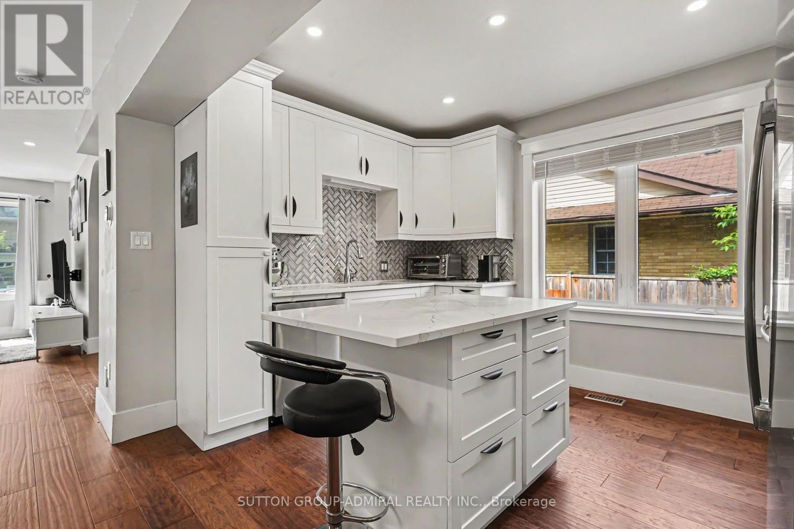 406 STIRLING AVENUE S - 7