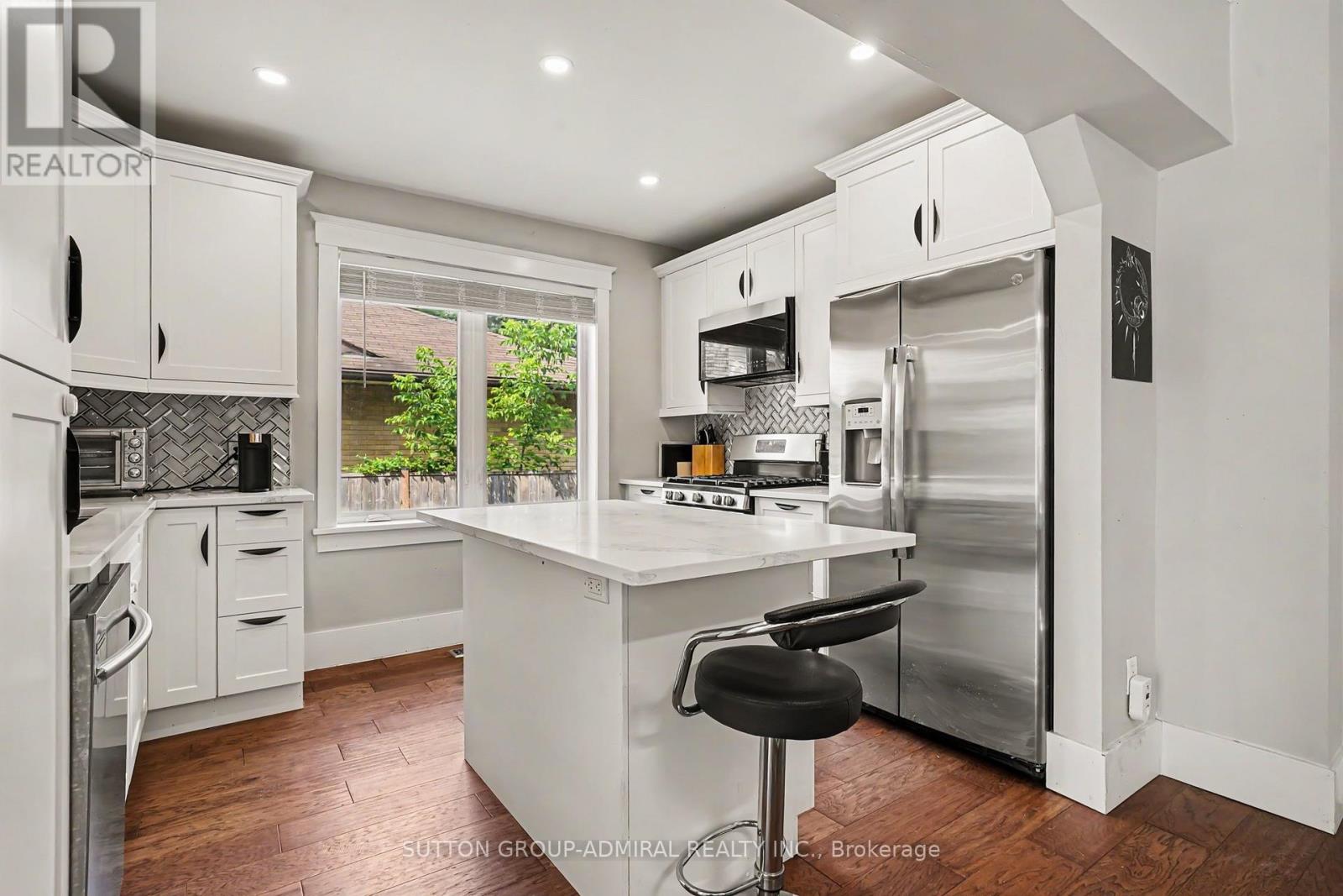 406 STIRLING AVENUE S - 8