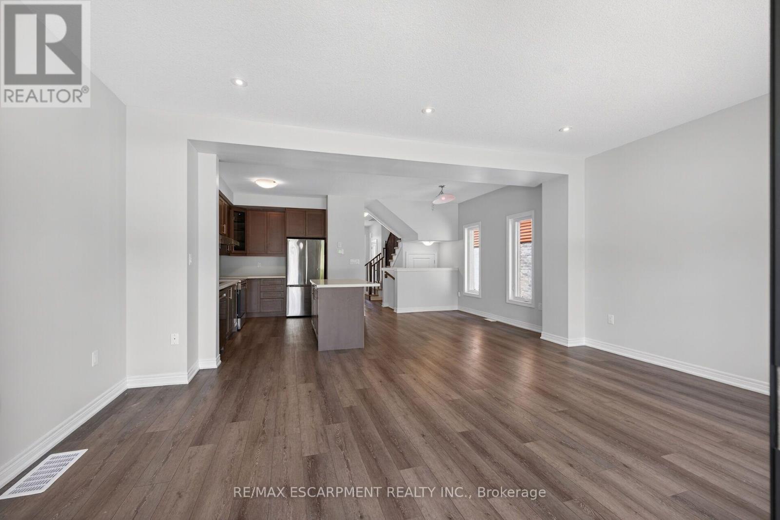 #96 120 COURT DRIVE - 23