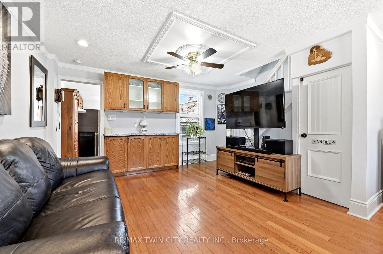 23 BRITANNIA AVENUE - 10