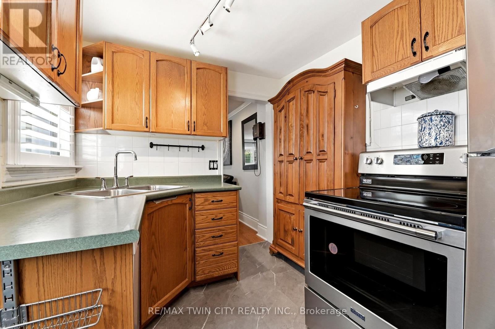 23 BRITANNIA AVENUE - 11