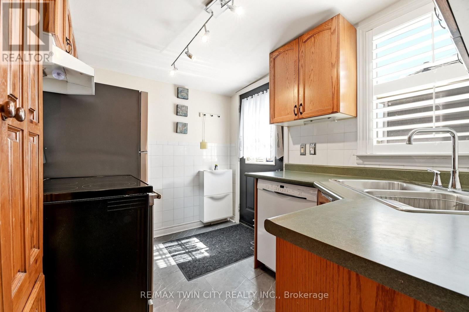 23 BRITANNIA AVENUE - 12