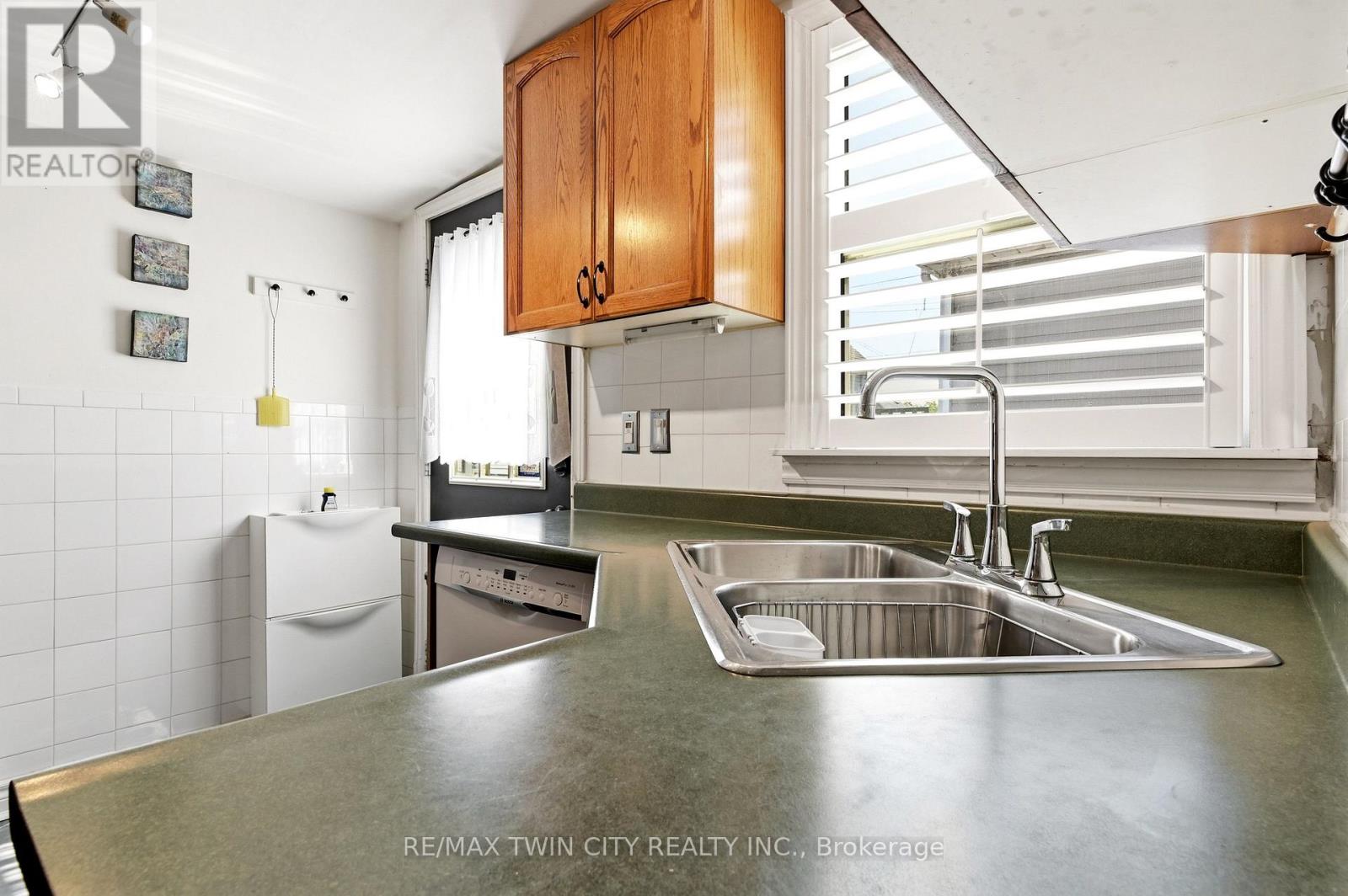 23 BRITANNIA AVENUE - 13