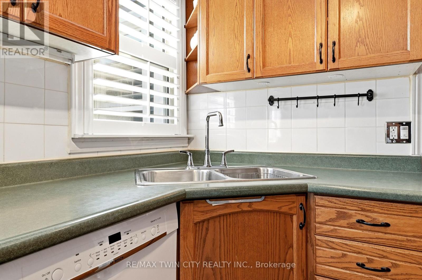 23 BRITANNIA AVENUE - 14