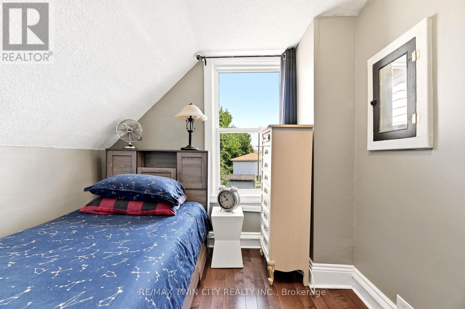 23 BRITANNIA AVENUE - 19