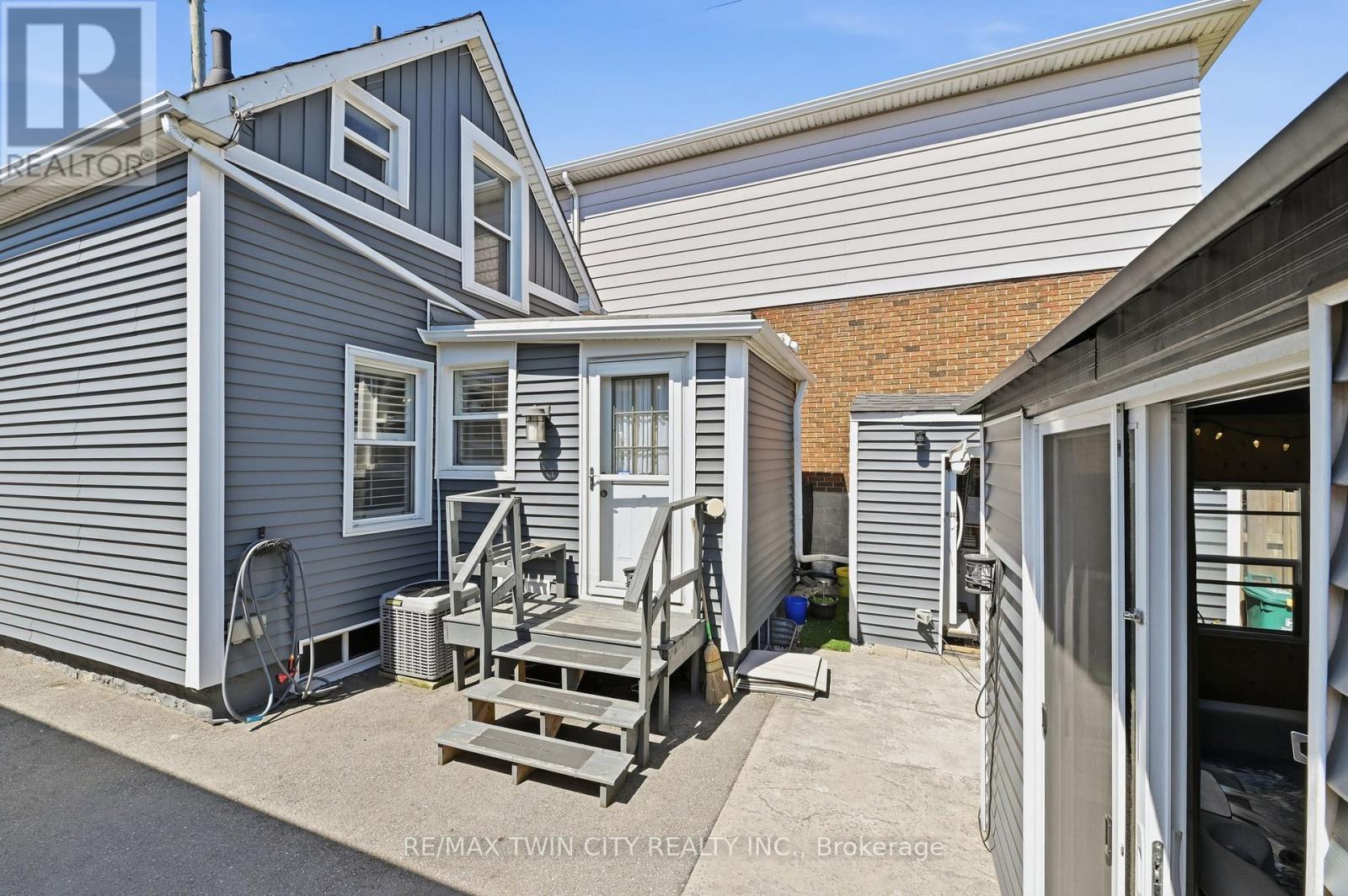 23 BRITANNIA AVENUE - 25