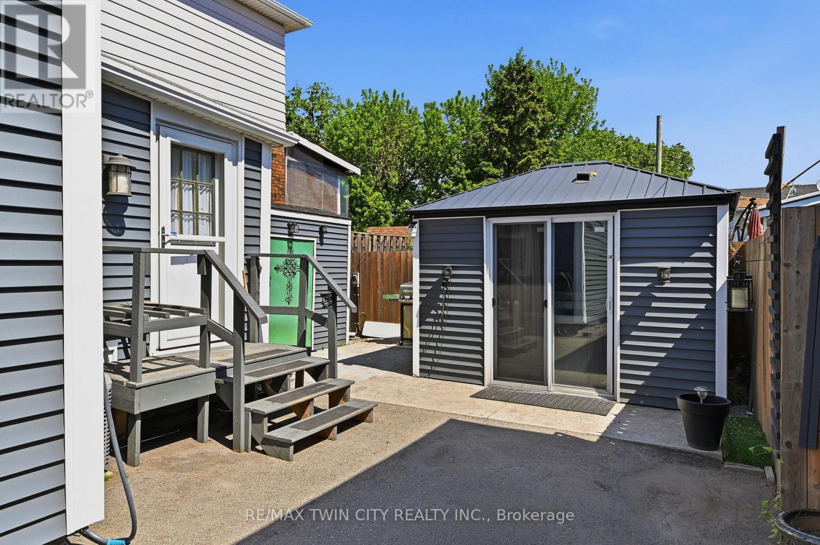 23 BRITANNIA AVENUE - 26