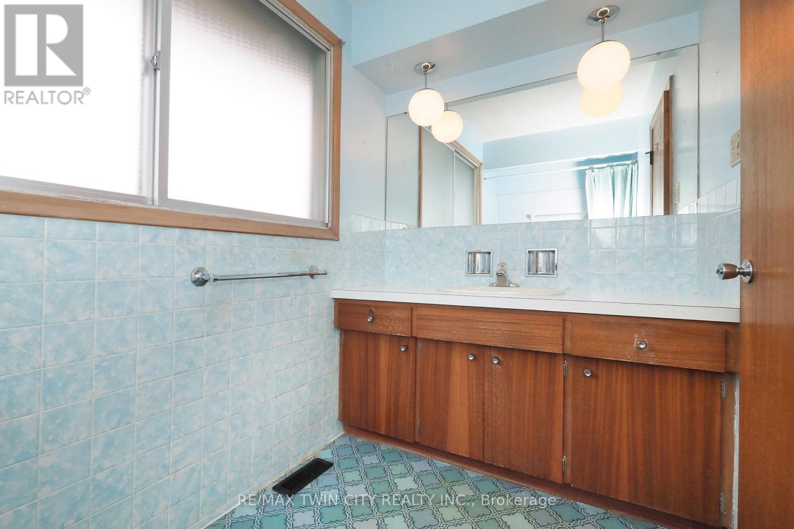 401 FOREST HILL DRIVE - Image 33