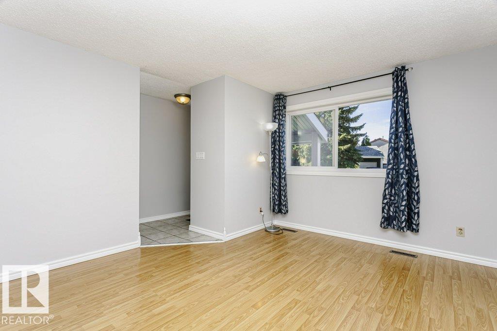 5510 92C AV NW, Ottewell, Edmonton photo 4