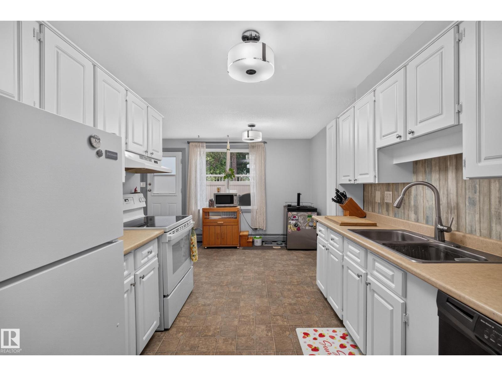 #103 7805 159 ST NW - 9