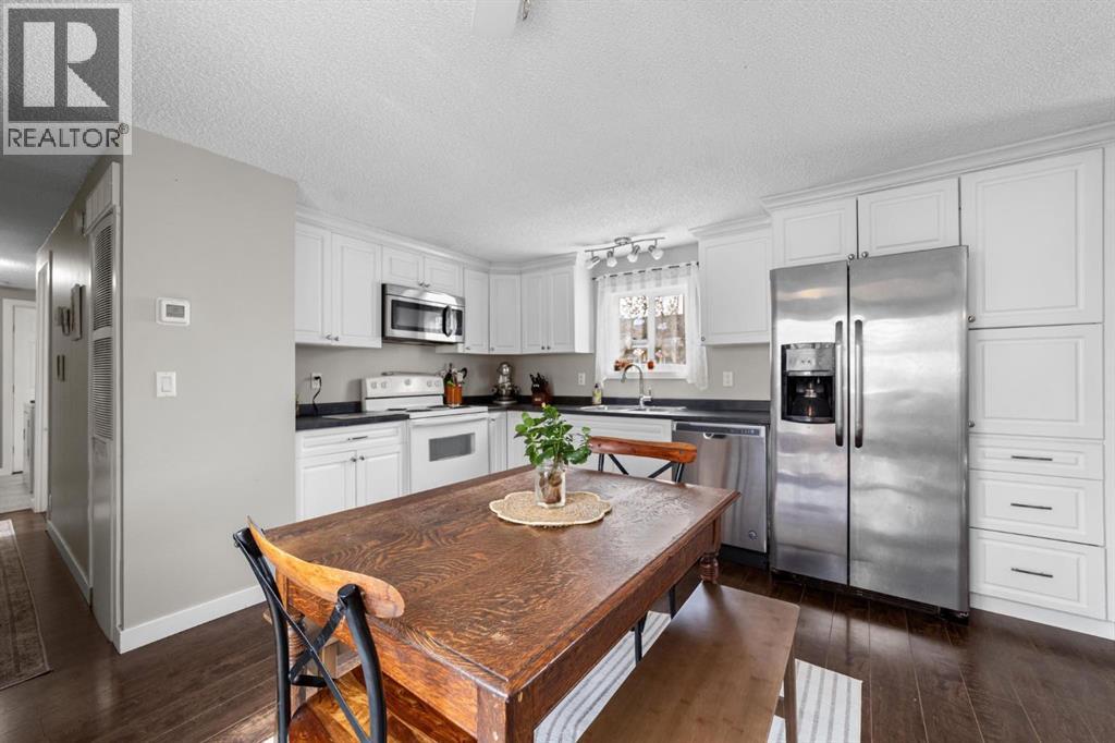 4906 55 Avenue - 10