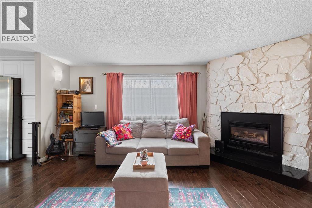 4906 55 Avenue - 6