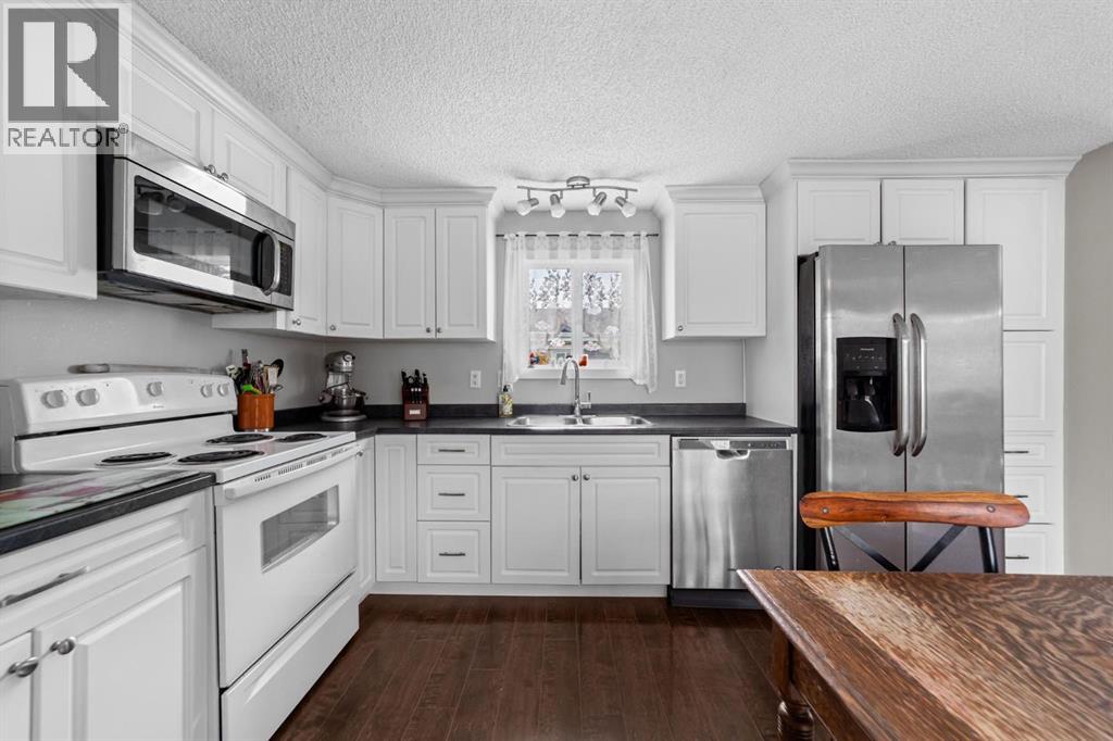 4906 55 Avenue - 9