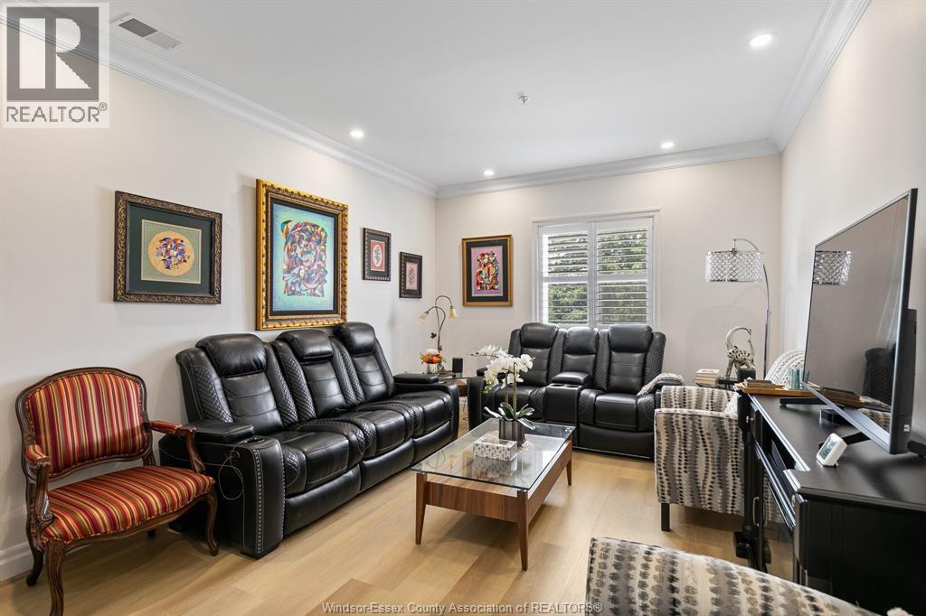 #205 1888 WESTVIEW - 19