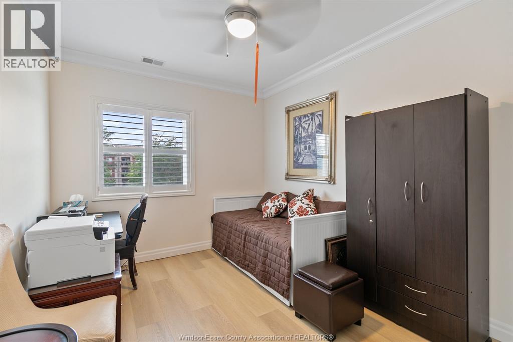 #205 1888 WESTVIEW - 22