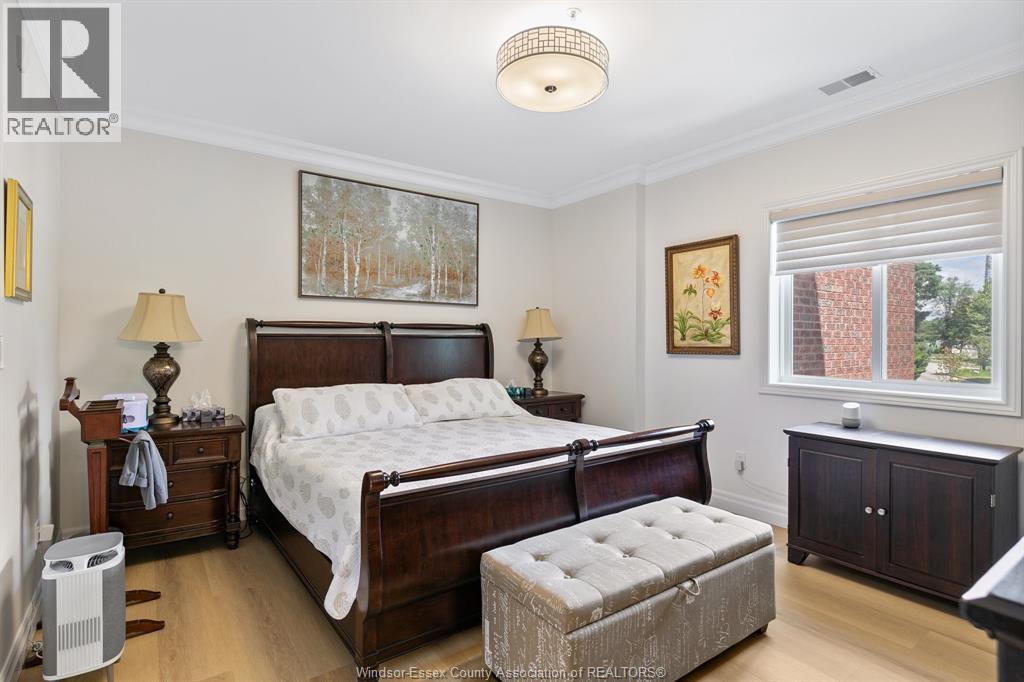 #205 1888 WESTVIEW - 24