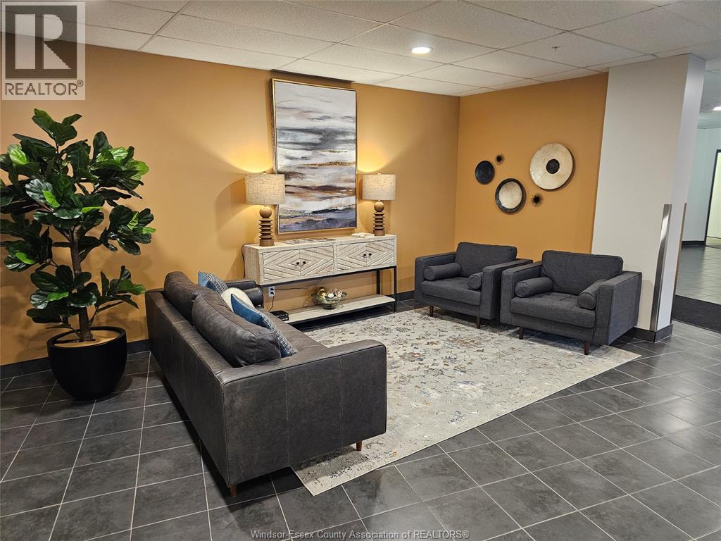 #205 1888 WESTVIEW - 4