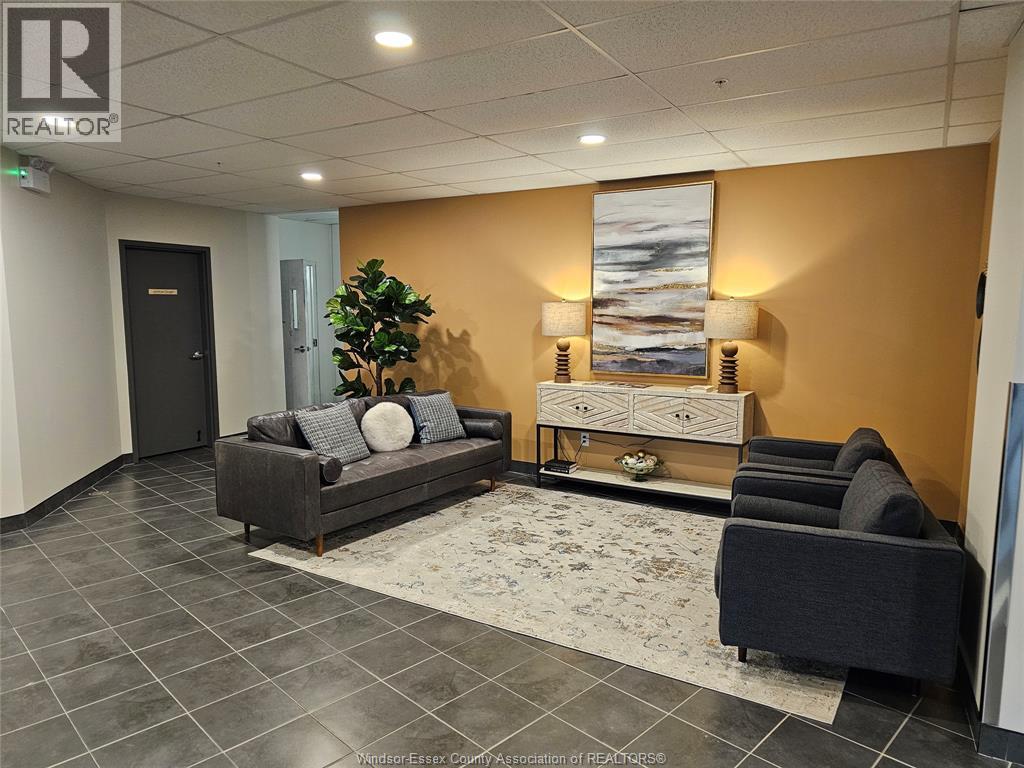 #205 1888 WESTVIEW - 6