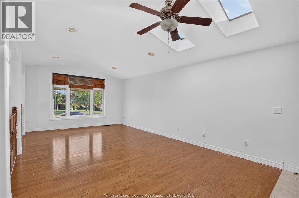 890 SOUTHWOOD DRIVE - 10