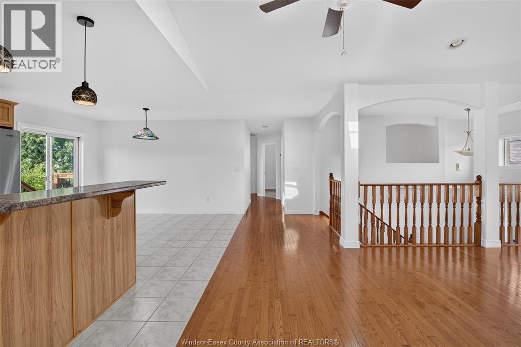890 SOUTHWOOD DRIVE - 12