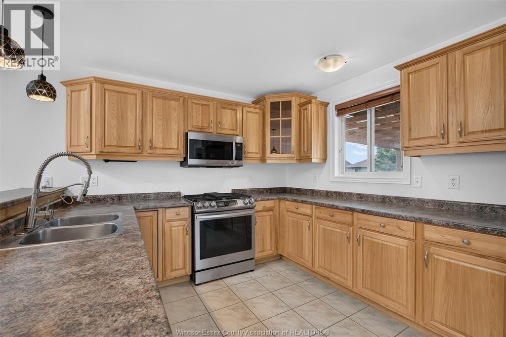890 SOUTHWOOD DRIVE - 16
