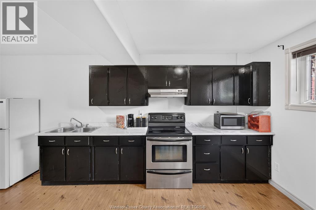 890 SOUTHWOOD DRIVE - 33
