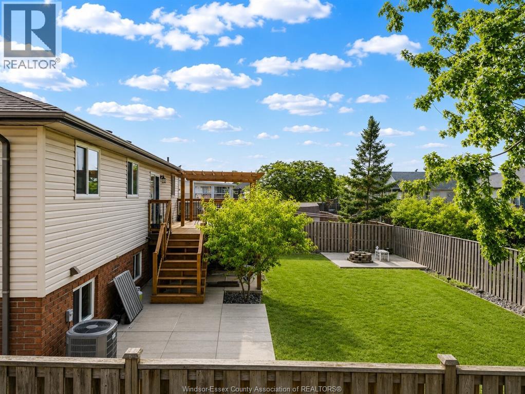 890 SOUTHWOOD DRIVE - 41