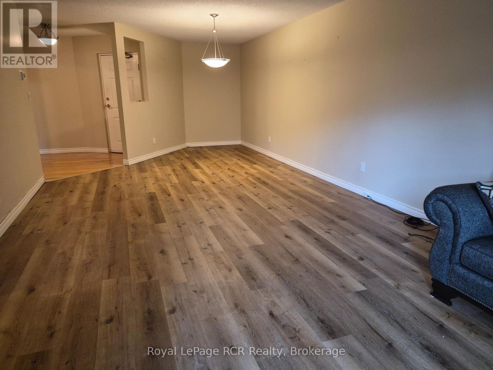 #102 536 11TH AVENUE - 15