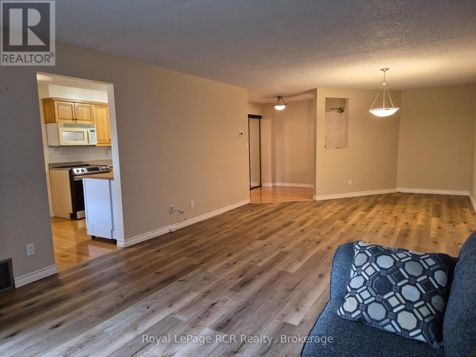 #102 536 11TH AVENUE - 16