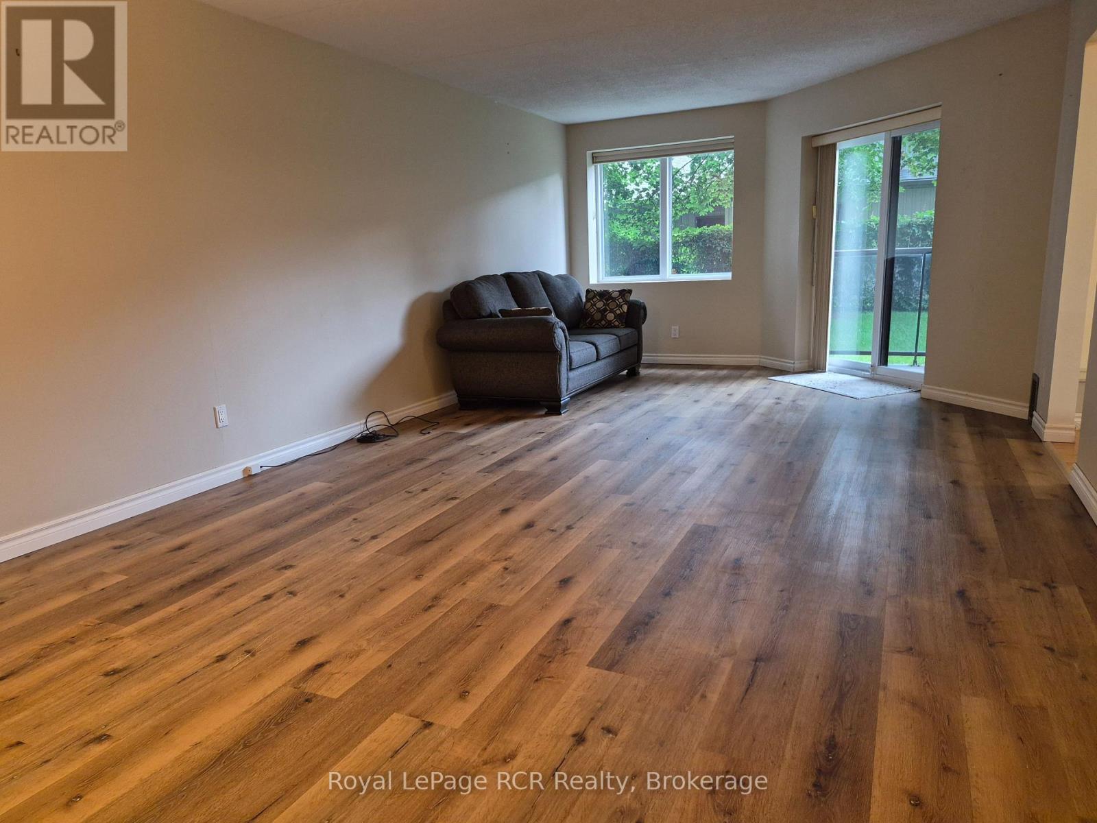 #102 536 11TH AVENUE - 12