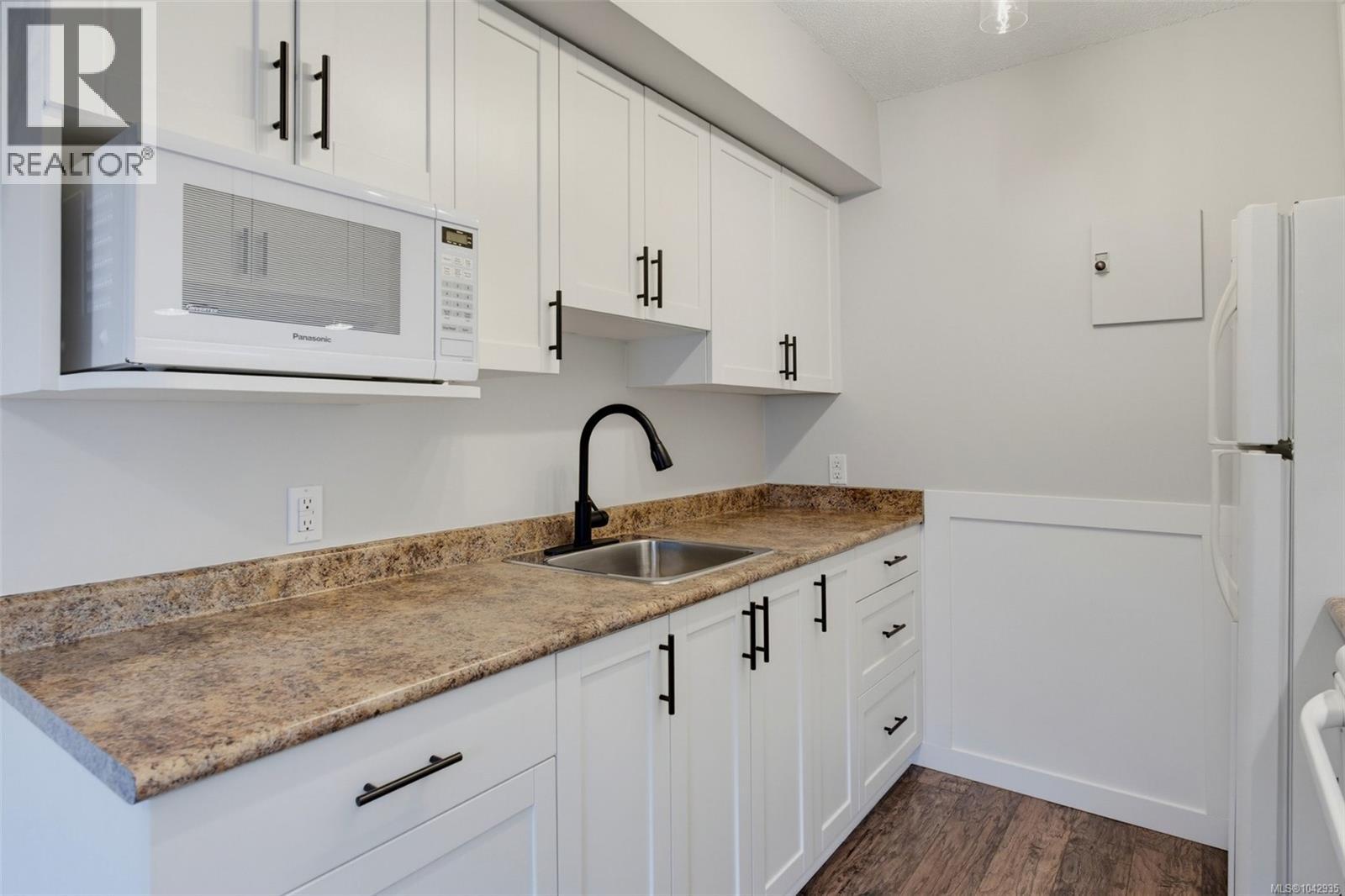 30 477 Lampson St, Esquimalt